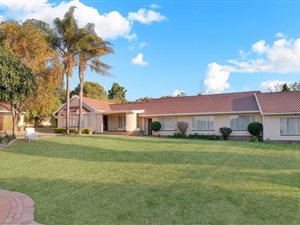 5 Bed House in Bryanston