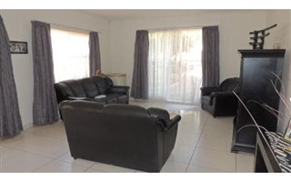 2 Bedroom Garden Cottage in Florida Park