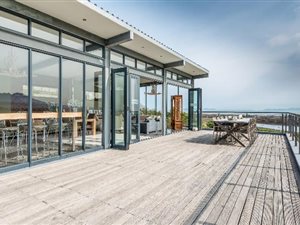 11 Bed House in Sir Lowrys and surrounds