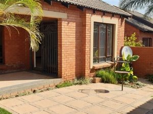 3 Bed Duplex in Boardwalk