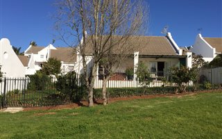3 Bedroom Garden Cottage in Aurora