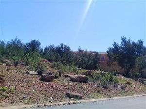 940 m² Land available in Zakariyya Park