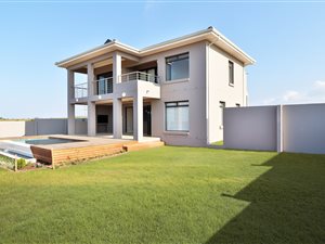 875 m² Land available in Kidds Beach