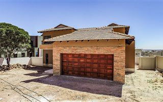 4 Bedroom House in Eye of Africa