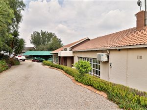 240 m² Commercial space in Dowerglen