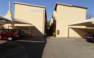 1 Bedroom Townhouse in Pretoria North