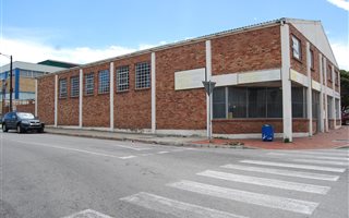 350 m² Commercial space in North End