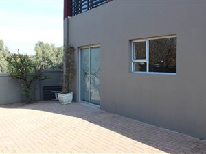 2 Bed Townhouse in Lakeside