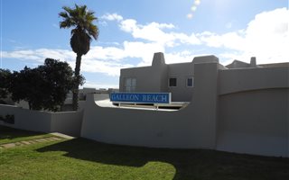 2 Bedroom Apartment in Van Riebeeckstrand