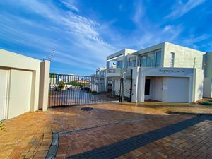 5 Bed House in Bloubergstrand