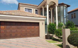 5 Bedroom House in Bendor