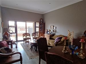 8 Bed Townhouse in Parys