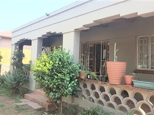 3 Bed House in Roodepoort North