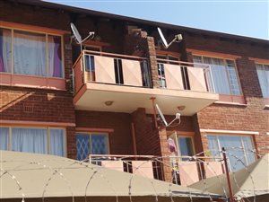 2 Bed Flat in Witpoortjie