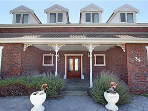 4 Bed House in Sunset Beach