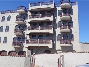9 Bedroom House in Merebank East