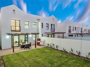3 Bedroom Duplex in Kelderhof Country Village