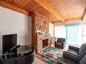 8 Bed House in Lotus River
