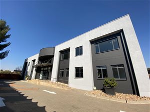 1180 m² Commercial space in Lynnwood Glen