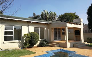 2 Bedroom House in Bromhof