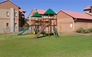 2 Bedroom Flat in Magalieskruin