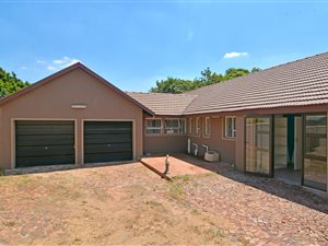 4 Bed House in Moret