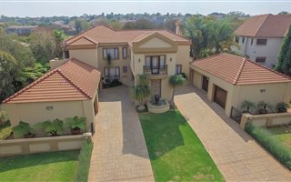 5 Bedroom House in Woodhill
