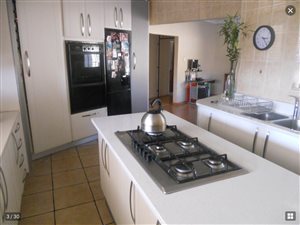 4 Bed House in Lombardy East