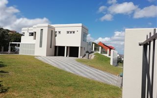 3 Bedroom House in Blue Horizon Bay