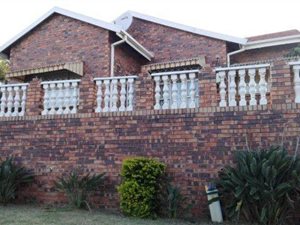 4 Bed House in Effingham