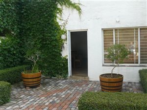 2 Bed Garden Cottage in Kelvin