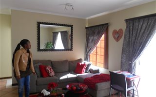 2 Bedroom Simplex in Mooikloof Ridge