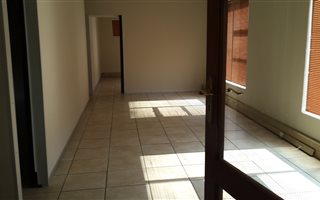 100 m² Commercial space in Monument