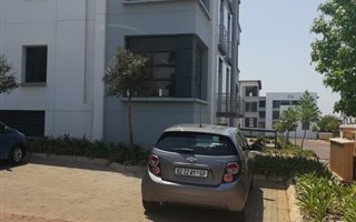85 m² Commercial space in Die Hoewes