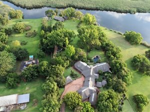 7 Bed House in Miravaal