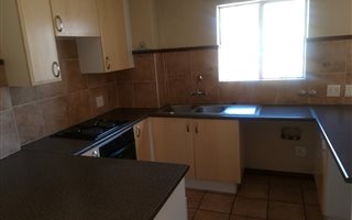 2 Bedroom Apartment in Die Hoewes