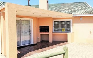 4 Bedroom House in Cape St Francis