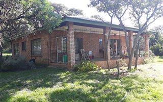 8.2 ha Farm in Rustenburg Central