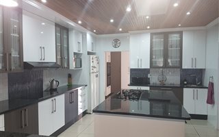6 Bedroom House in Nirvana