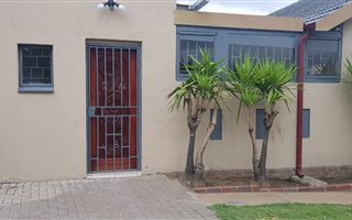 Bachelor apartment in Witbank Central