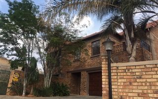 4 Bedroom Duplex in Meyersdal