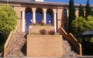 3234 m² Office Space in Halfway Gardens