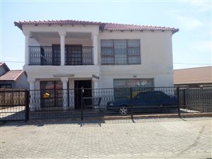 4 Bedroom House in Paardekraal