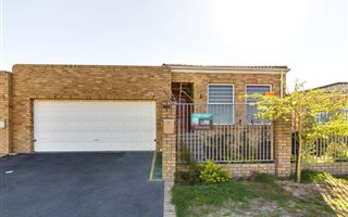 3 Bedroom House in Protea Heights