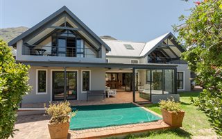4 Bedroom House in Noordhaven