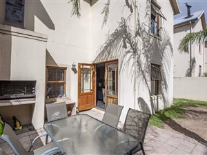 3 Bed Townhouse in Graanendal