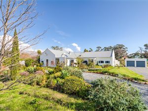1.5 ha Farm in Sir Lowrys Pass