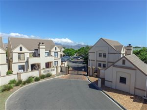 2 Bed Apartment in Somerset West Central
