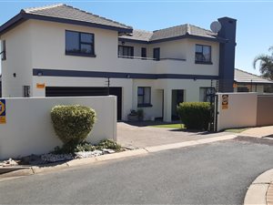 3 Bed House in Amberfield Valley