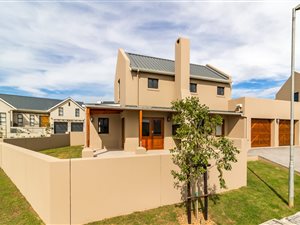 3 Bed House in Graanendal